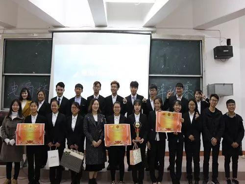在大学里怎样找到女朋友游戏画面